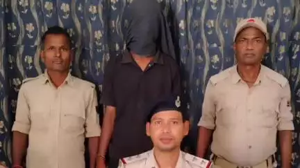 मेजरगंज: मेजरगंज पावर सबस्टेशन के पास देसी कट्टे के साथ एक बदमाश गिरफ्तार, मोबाइल में फायरिंग का वीडियो भी मिला