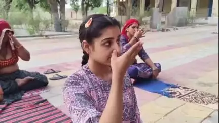 सरदारशहर: पिचकराई ताल में योग के प्रति ग्रामीणों में बढ़ रहा उत्साह, गांव के लोग योग के सहारे हो रहे निरोग