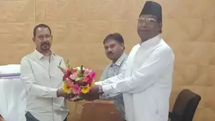 मांडर: मोमिन कॉन्फ्रेंस के जिलाध्यक्ष ने भू राजस्व मंत्री से मुलाकात कर भूमि मामलों से अवगत कराया