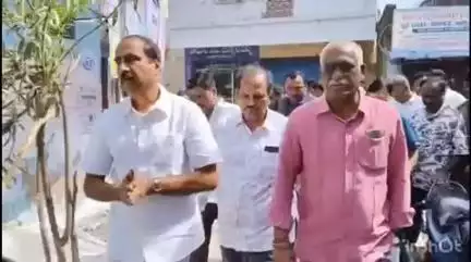జగిత్యాల: పట్టణంలోని 41 వార్డులో రూ. 25 లక్షలతో పలు అభివృద్ధి పనులకు భూమి పూజ చేసిన ఎమ్మెల్యే డాక్టర్ సంజయ్ కుమార్