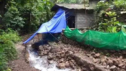 ദേവികുളം: ആകെ ഉണ്ടായിരുന്ന നടപ്പ് വഴിയും ഒലിച്ച് പോയി, സഞ്ചാര മാർഗമില്ലാതെ അടിമാലി അമ്പലപ്പടിയിലെ കുടുംബങ്ങൾ #localissue