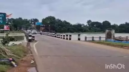 সীমলাপাল: বন্যা বিধ্বস্ত শিলাবতী নদীর সিমলাপালের সেতু পরিদর্শন করলেন রাজ্য PWD দপ্তরের প্রিন্সিপাল সেক্রেটারি, সঙ্গে ছিলেন বিধায়ক