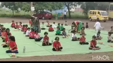 ಔರಾದ್: ದೈಹಿಕ, ಮಾನಸಿಕವಾಗಿ ಸದೃಢವಾಗಿದ್ದಾಗ ಮಾತ್ರ ಆರೋಗ್ಯಯುತ ದೇಶ ಕಟ್ಟಲು ಸಾಧ್ಯ: ಪಟ್ಟಣದಲ್ಲಿ ಯೋಗಚಾರ್ಯ ರಾಜಕುಮಾರ್ ನಾಯಕ್