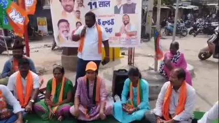 రామగుండం: పట్టణంలోని ఓబిసి మోర్చా ఆధ్వర్యంలో రచ్చబండ కార్యక్రమంలో పాల్గొన్న బిజెపి శ్రేణులు
