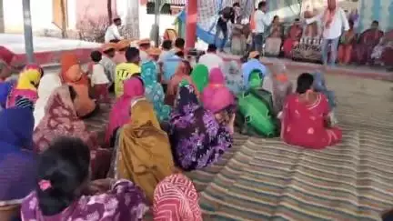 चारामा: चारामा के ग्राम खैरखेड़ा में सेवा सुशासन एवं गरीब कल्याण के 11 वर्ष पूर्ण होने पर किया गया संकल्प सभा का आयोजन