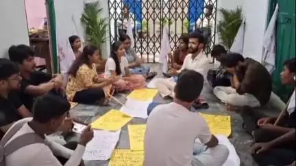 বর্ধমান ১: কয়েকদফা দাবী নিয়ে বর্ধমান বিশ্ববিদ্যালয়ে বিক্ষোভ দেখালো এসএফআই পূর্ব বর্ধমান জেলা কমিটি