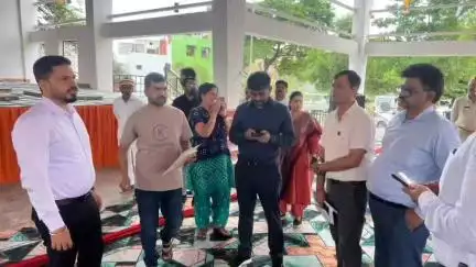 नवाबगंज: जीआईसी ऑडोटोरियम में अंतरराष्ट्रीय योग दिवस की तैयारी अंतिम चरण में, जिलाधिकारी ने कार्यक्रम स्थल का किया निरीक्षण