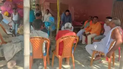 कल्याणपुर: बिहार राज्य मछुआरा आयोग के अध्यक्ष ललन कुमार सहनी के सम्मान समारोह को सफल बनाने के लिए खटोलवा मलाही टोला में हुई बैठक