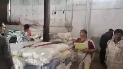 હાલોલ: હાલોલ GIDC વિસ્તારમાં પ્રતિબંધિત પ્લાસ્ટિક કેરી બેગનુ ટ્રાન્સપોર્ટેશન કરતી ટ્રાન્સપોર્ટ કંપનીઓમાં ટાસ્ક ફોર્સનો સપાટો