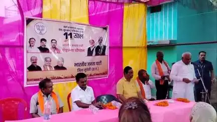 मुंगेली: जिला मुख्यालय के कबीर वार्ड शक्तिकेन्द्र क्रमांक 8 में आयोजित मोहल्ला चौपाल में शामिल हुए विधायक श्री पुन्नूलाल मोहले