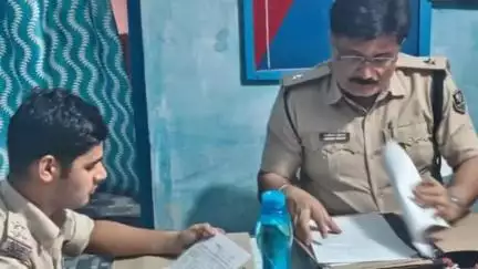 मेहसी: सर्किल इंस्पेक्टर चकिया ने जय बजरंग थाना परिसर में कांडों की समीक्षा की