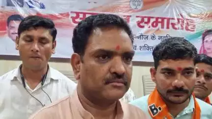 कन्नौज: पाल चौराहा पर अखिलेश यादव ने सोने की प्रतिमा लगाने के सवाल पर मंत्री असीम अरुण से पूछा