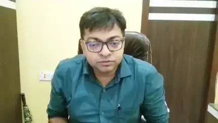 কেশপুর: অতি বর্ষণের পরে এই কেশপুরে ভেঙে পড়তে শুরু করলো মাটির বাড়ি, তৎপরতা বাড়ালো প্রশাসনের