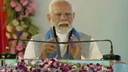 सिवान: पीएम मोदी का विपक्ष पर तंज, कहा- बाबा साहब को दिल में रखते हैं, पर संविधान से ऊपर नहीं