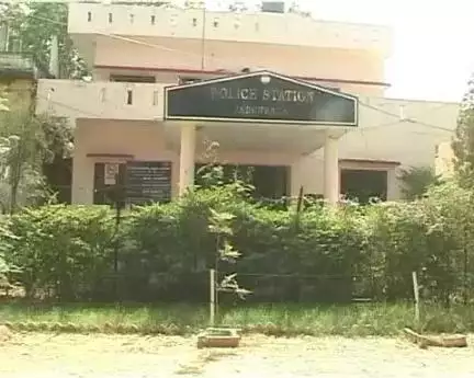 జడ్చర్ల: జడ్చర్ల మండలంలో  మైనర్ బాలికపై గుర్తు తెలియని వ్యక్తి అత్యాచారం ఆస్పత్రి సిబ్బంది సమాచారంతో ఆలస్యంగా వెలుగులోకి ఘటన