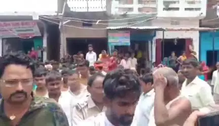 रोसड़ा: सिंघिया में बैंक से लौट रहे बुजुर्ग और नतनी से ₹1.5 लाख की लूट का प्रयास, एक बदमाश गिरफ्तार