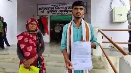 निवाड़ी: निवाड़ी: एसपी कार्यालय में किशोरी अहिरवार ने दबंगों द्वारा ज़मीन पर कब्ज़ा करने के खिलाफ दिया ज्ञापन