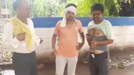 मुरैना नगर: आरोपियों ने दो भाइयों सहित भतीजे को किया घायल, पीड़ितों ने SP ऑफिस में लगाई गुहार, पुलिस पर NCR काटने का आरोप
