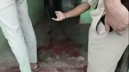 मोतिहारी: शहर के नगर थाना क्षेत्र में हुए संदिग्ध हत्याकांड मामले की जांच के लिए एफएसएल की टीम ने किया निरीक्षण