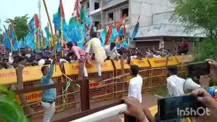 धमतरी: एनएसयूआई ने लक्ष्मी निवास चौक से युक्तियुक्तकरण के विरोध में निकाली हुंकार रैली, कलेक्ट्रेट का किया घेराव