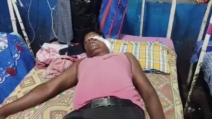 মাদারিহাট: চিতাবাঘের আক্রমণে আহত গয়েরকাটা চা বাগানের কর্মী বীরপাড়া রাজ্য সাধারণ হাসপাতালে চিকিৎসাধীন