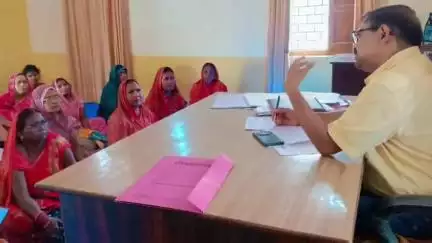 घोसी: घोसी में उन्नासी आंगनबाड़ी कार्यकत्रियों को कारण बताओ व सेवा समाप्ति का नोटिस, मचा हड़कंप
