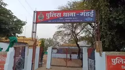 गंडई में अवैध शराब के साथ एक व्यक्ति को किया गया गिरफ्तार, शराब और बाइक की गई जब्त