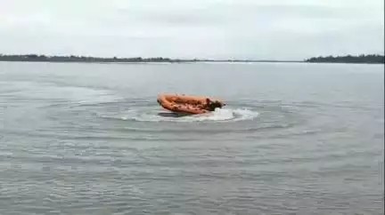 বৰক্ষেত্ৰী: আজিও সন্ধান ওলাল পেৰাধৰা নদিয়া চৰত সংঘটিত হোৱা নাওঁ হোৱা দূৰ্ঘটনাৰ নিখোজ যাত্ৰী।