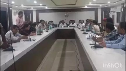 ହିଞ୍ଜିଳି: ହିଞ୍ଜିଳି କାଟୁ ପୌର ପରିଷଦ ପରିସରରେ ରଥଯାତ୍ରା ପାଇଁ ବସିଲା ପ୍ରସ୍ତୁତି ବୈଠକ,ବୈଠକ ଯୋଗଦେଲେ ହିଞ୍ଜିଳି ପ୍ରଶାସନ ଅଧିକାରୀ