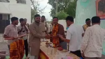 तेंदूखेड़ा: तेजगढ़ थाना प्रभारी अभिषेक पटेल का विदाई समारोह, ग्रामीणों ने दी भावभीनी विदाई
