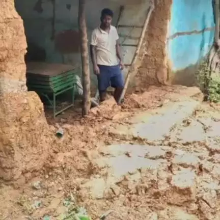 ईचागढ़: मैसड़ा, हाड़ात एवं डुमरा गांव में अत्यधिक बारिश से घर गिरा