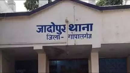 गोपालगंज: जादोपुर थाना पुलिस ने बढ़ईपट्टी से शराब सेवन के आरोप में एक आरोपित को गिरफ्तार किया: थानाध्यक्ष