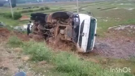 सिसई: पंडरिया के पास नेशनल हाईवे बाईपास पर ट्रक ने हाइवा को मारी टक्कर, चालक घायल