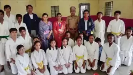 मालेगाव: सत्य साई हॉल येथे कराटे खेळांमध्ये जिंकून आलेल्या विद्यार्थ्यांचा तहसीलदार यांनी केला सत्कार