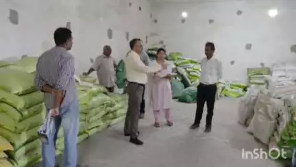 बैतूल: इटारसी रोड स्थित खाद गोदाम का कृषि अधिकारियों ने किया निरीक्षण