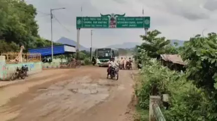 ରାୟଗଡା: ଗୁଡାରି ସହରର ପ୍ରବେଶ ପଥ ପାଲଟିଛି ମରଣଯନ୍ତା, ରାସ୍ତା ମରାମତି ନିମନ୍ତେ ସ୍ଥାନୀୟ ବାସିନ୍ଦାଙ୍କ ପ୍ରତିକ୍ରିୟା #jansamasya