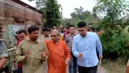 মেদিনীপুর: দুদিনের প্লাবিত পরিস্থিতিতে ৩৫ টি ক্যাম্পে পাঁচ হাজারের বেশি মানুষকে উদ্ধার করে রাখা হয়েছে: মেদিনীপুরে বললেন জেলাশাসক