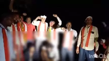 पटेरा: भगवती मानव कल्याण संगठन के सदस्यों ने इमलिया के पास शराब तस्करी पकड़ी, पुलिस को सौंपा