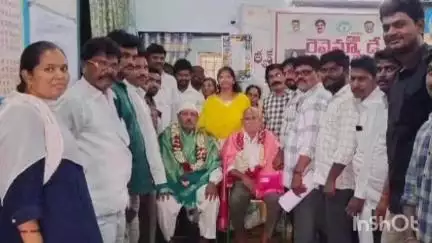 ఆళ్లగడ్డ మండల కేంద్రంలో రెవెన్యూ డే.రెవెన్యూ సిబ్బందికి సన్మానం