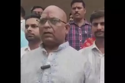 बलरामपुर: झारखंडी सरोवर मुद्दे को लेकर दुर्गा पूजा, गणपति महोत्सव समिति के अध्यक्ष ने दिया ज्ञापन, विपक्षी माहौल खराब कर रहे हैं