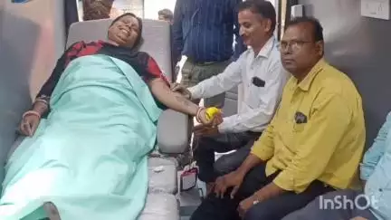 लातेहार: सामुदायिक स्वास्थ्य केंद्र लातेहार में शुक्रवार शाम 4 बजे तक रक्तदान शिविर का आयोजन किया गया