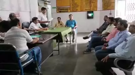 महोबा: जिला पुरुष चिकित्सालय में सभी संगठनों के पदाधिकारियों की बैठक आयोजित, अहम मुद्दों पर हुई चर्चा