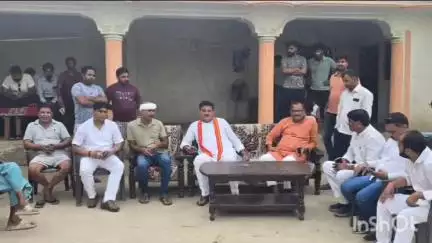 हर्रैया: विक्रमजोत के भदोई में तालाब खुदाई में मानक का ध्यान नहीं रखा जा रहा, ग्रामीणों के विरोध पर पहुंचे हरैया विधायक