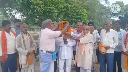 खोदावंदपुर: बरियारपुर पश्चिमी पंचायत के मुखिया पद के लिए प्रभारी मुखिया ने भरा नामांकन पत्र