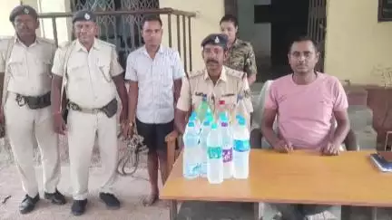 कहलगांव: एકડरा मोड़ के पास 21 लीटर देशी शराब के साथ तस्कर गिरफ्तार, टोटो भी ज़ब्त
