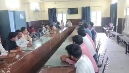 कैलारस: कैलारस में शिक्षा और प्रशासनिक विभाग के अधिकारियों ने कोचिंग संचालकों की बैठक ली, गाइडलाइन पालन के निर्देश दिए