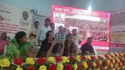 हाजीपुर: हाजीपुर में प्रधानमंत्री आवास योजना के तहत 700 लाभार्थियों को घर की चाबी सौंपी गई