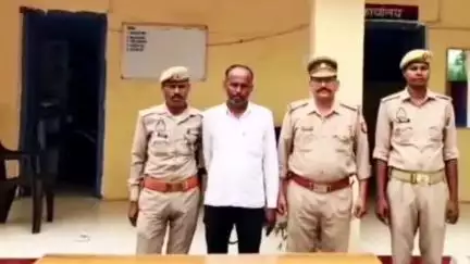 महोबा: इमिलिया गांव के पास से अवैध तमंचे और चोरी की रकम के साथ अभियुक्त को गिरफ्तार किया, थाना श्रीनगर पुलिस को मिली सफलता