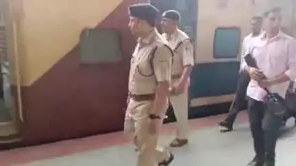 हरिद्वार: राष्ट्रपति के उत्तराखंड दौरे के मद्देनज़र हरिद्वार रेलवे स्टेशन की सुरक्षा बढ़ाई गई, GRP और डॉग स्क्वॉड ने की चेकिंग