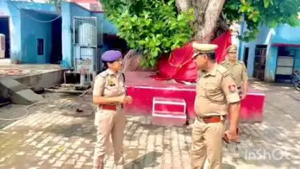 फर्रुखाबाद: कमालगंज थाने के SP ने किया औचक निरीक्षण, टॉप टेन अपराधियों के बारे में ली जानकारी